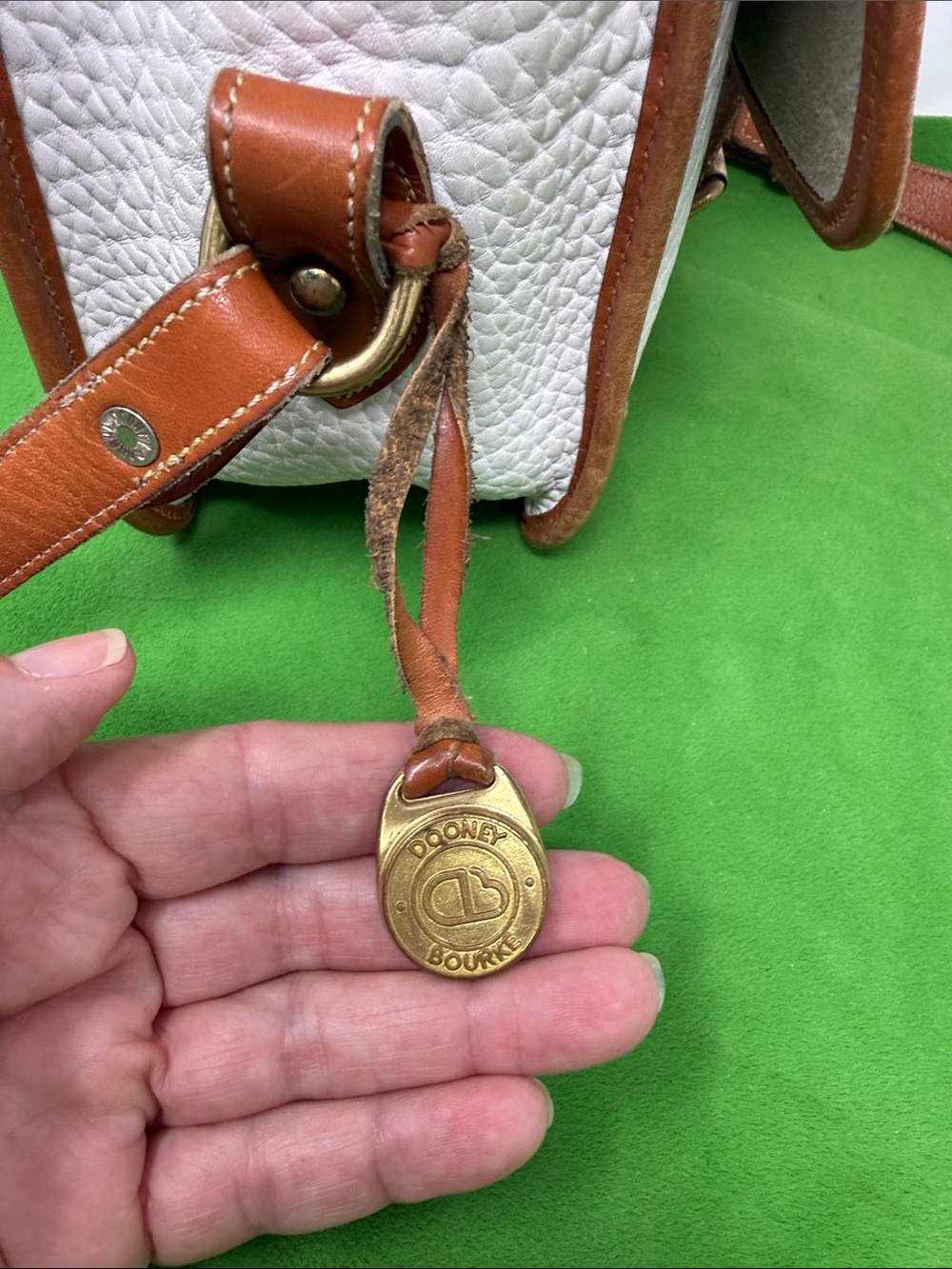 Dooney Bourke White Pebbled Leather Bag - Picture 6 of 17